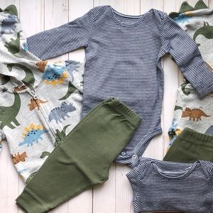 Twins!!! 2 Carter’s 3 pc sets for boys, size 9M